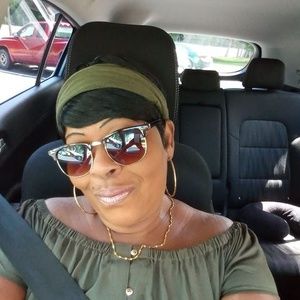 Meet your Posher, Carla